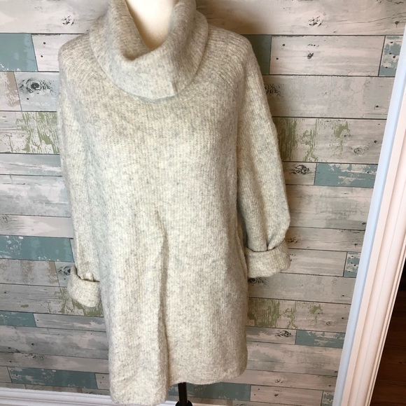 Aritzia Sweaters - Aritzia Community wool sweater size M